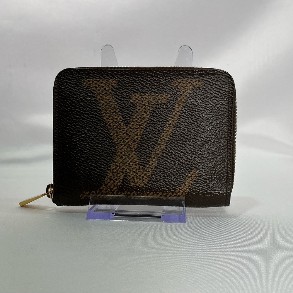 LOUIS VUITTON
Monogram Giant Reverse Canvas Zippy Coin Purse
